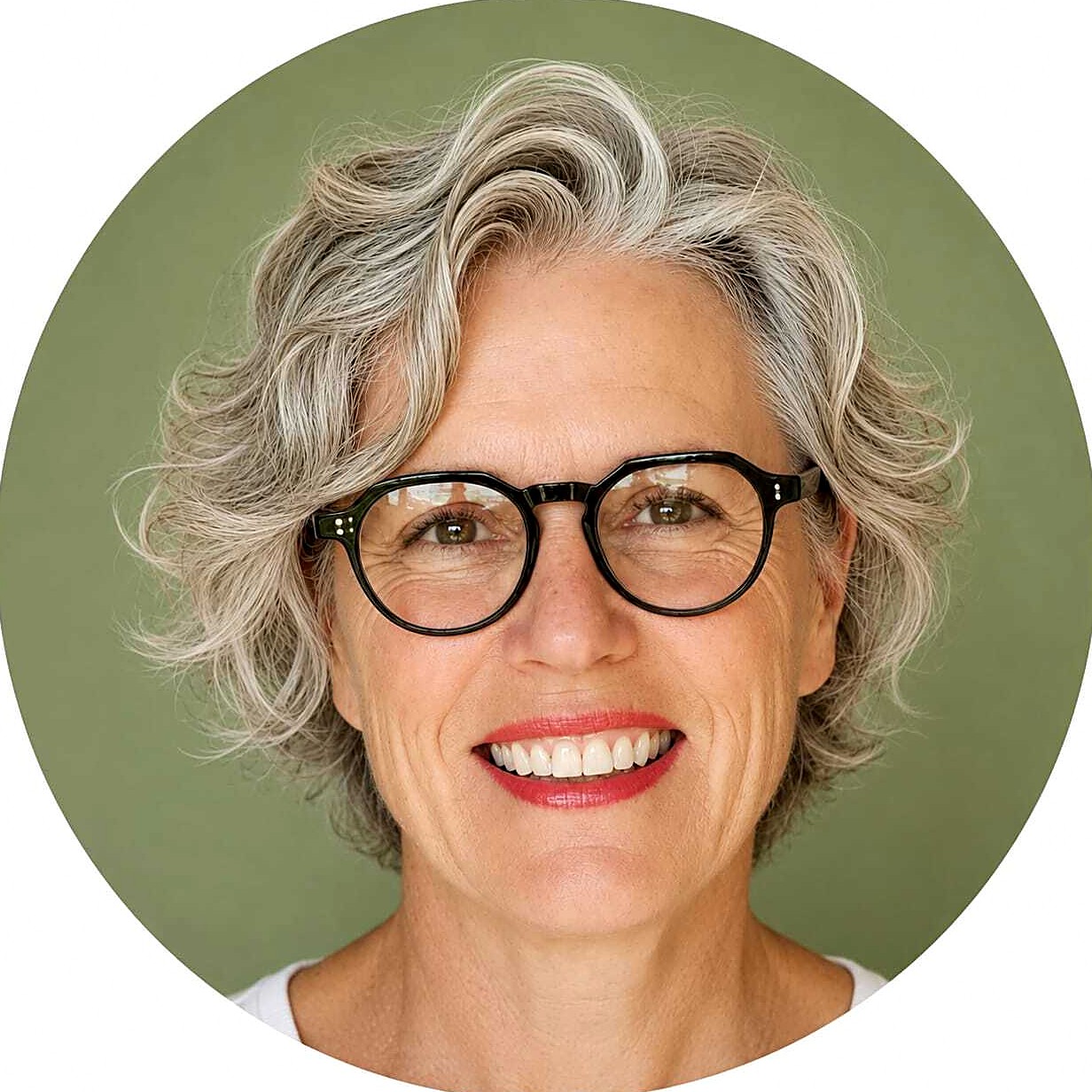Sorea Schmutz, Intuitive Eating Coach, smiling warmly